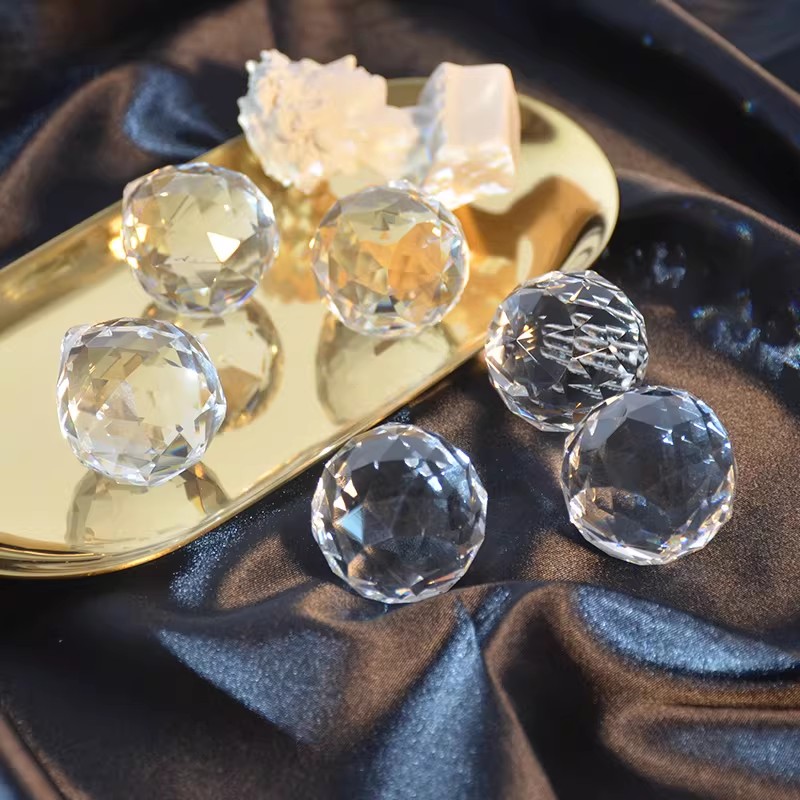 Crystal Ball Prism Sun Catcher - огляд і ціна Crystal Ball Decor