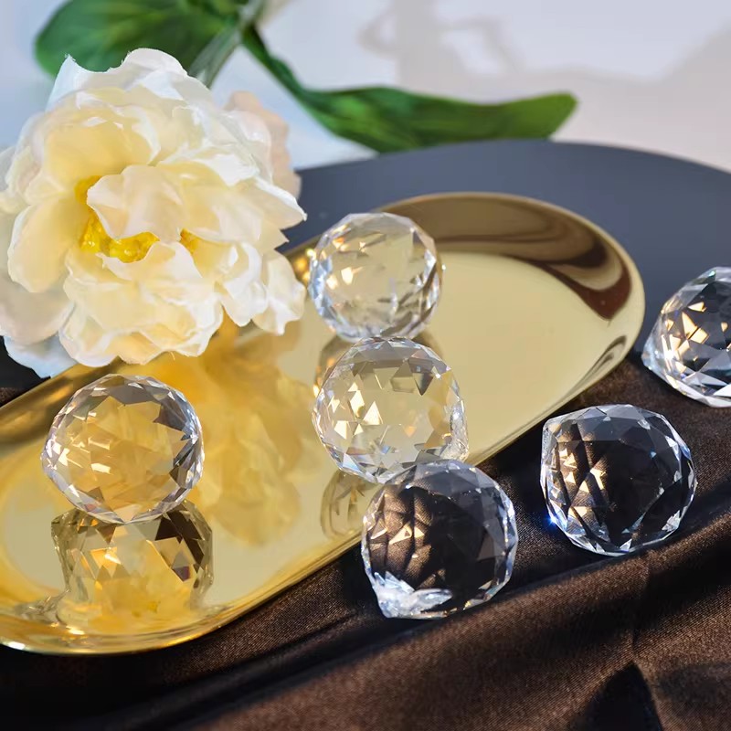 Crystal Ball Prism Sun Catcher - огляд і ціна Crystal Ball Decor