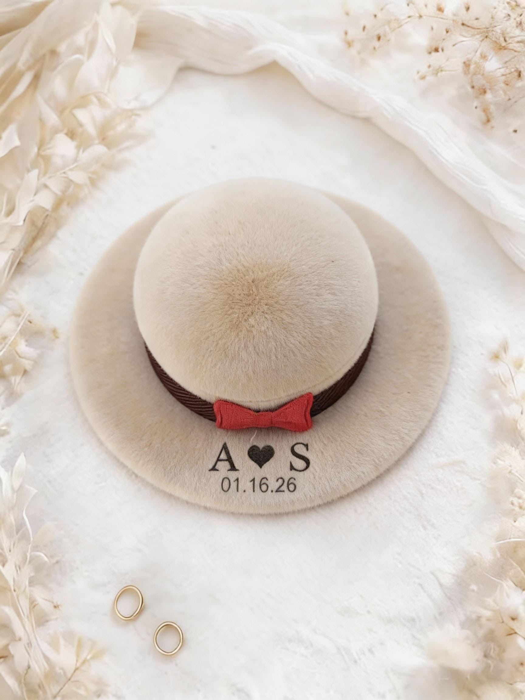 Personalized Cowboy Hat Ring B - огляд і ціна Velvet Jewelry Box